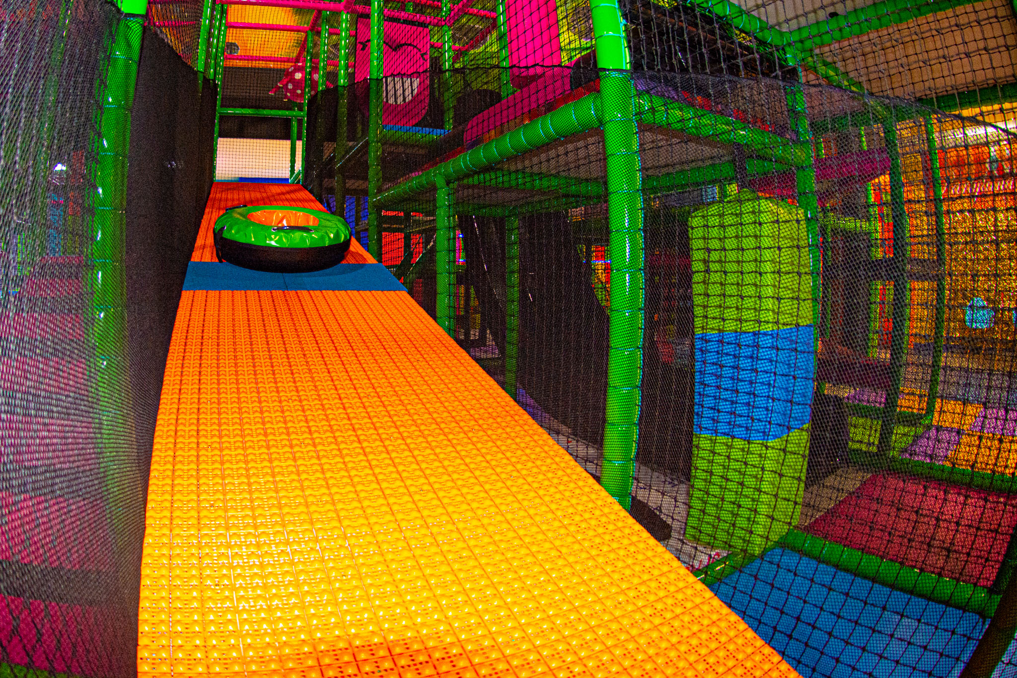 Promenades en toboggan et en ponton